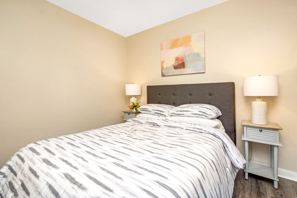 111 - 15 Woodridge Cres-28